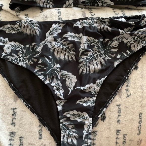 XOXO woman’s bikini plus size 3X NWT leaf pattern - Picture 2 of 10